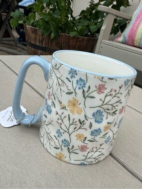 Bella 10 strawberry street  Handle Floral Ceramic Coffee Mug new